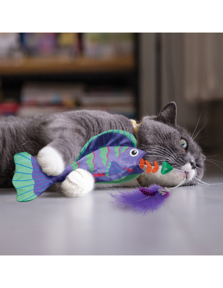 Brinquedo Kong Wrangler Angler com catnip - cor sortida (CA473E)